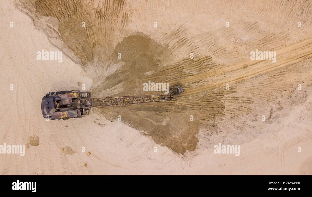 Draufsicht des Baggers auf der Baustelle Stockfoto