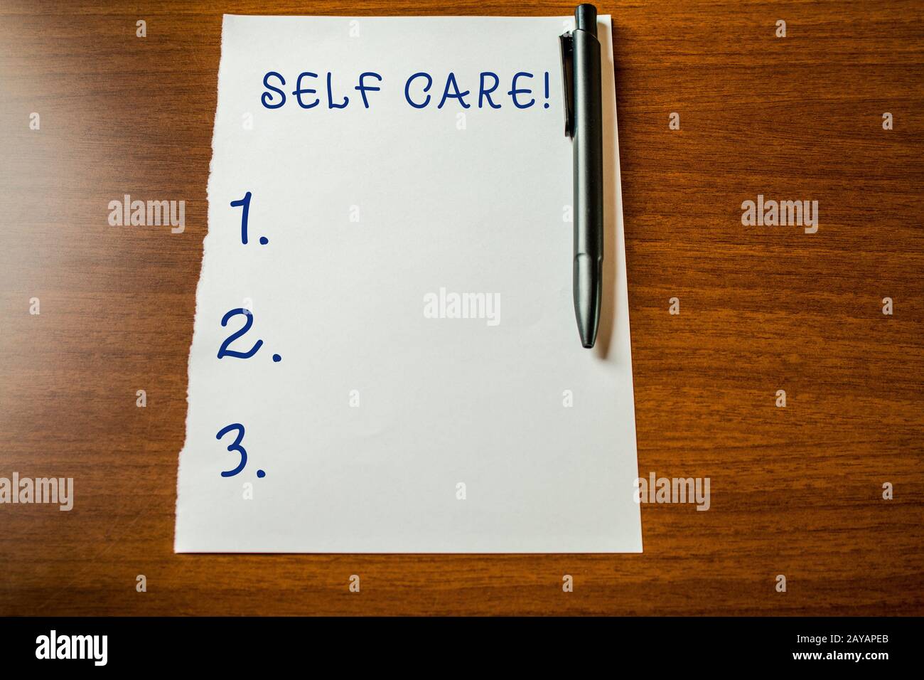 Handschriftertext Self Care. Konzept bedeutet, dass die Praxis, Maßnahmen zu ergreifen, um die eigene Gesundheit zu erhalten oder zu verbessern. Obere Ansicht leer ST Stockfoto