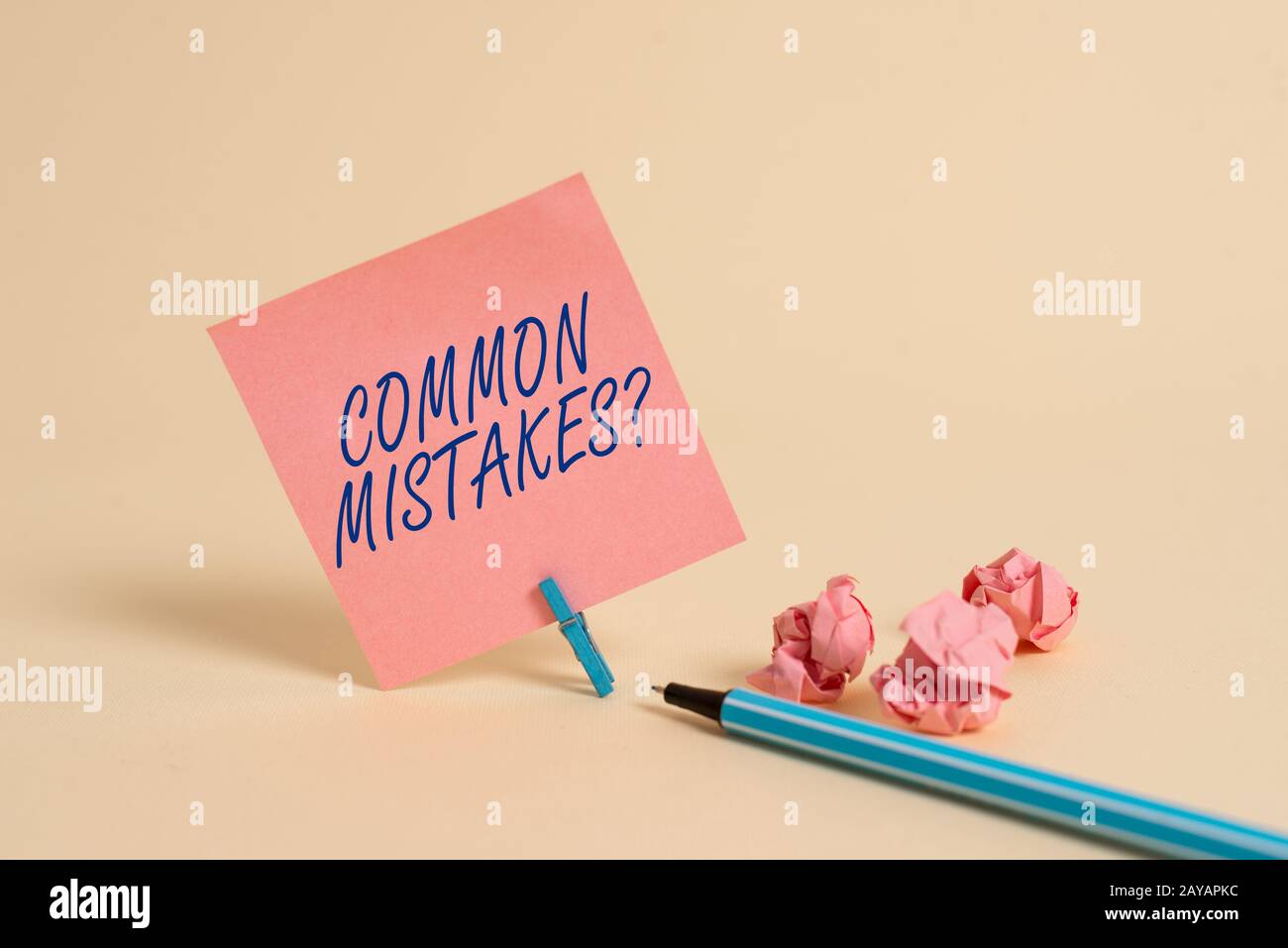 Konzeptionelle Handschreiben mit häufig vorstellig gemachten Fehlern. Geschäftsfoto mit wiederholter Handlung oder Fehleinschätzung Stockfoto