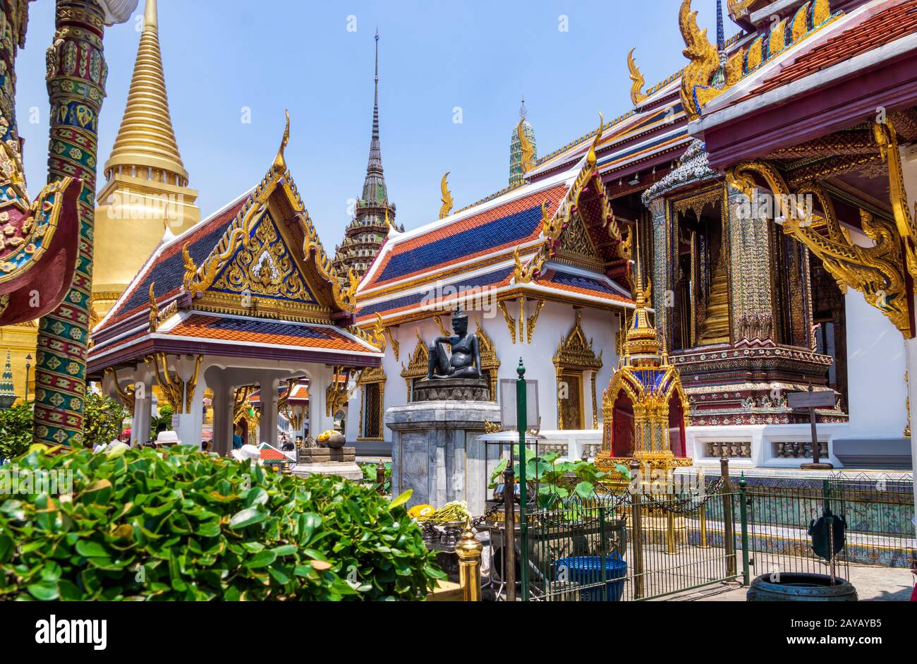 Bangkok, Thailand, März 2013 der große Palast, Wat Pra kaews mit Skulpturen und detaillierten Verzierungen Stockfoto