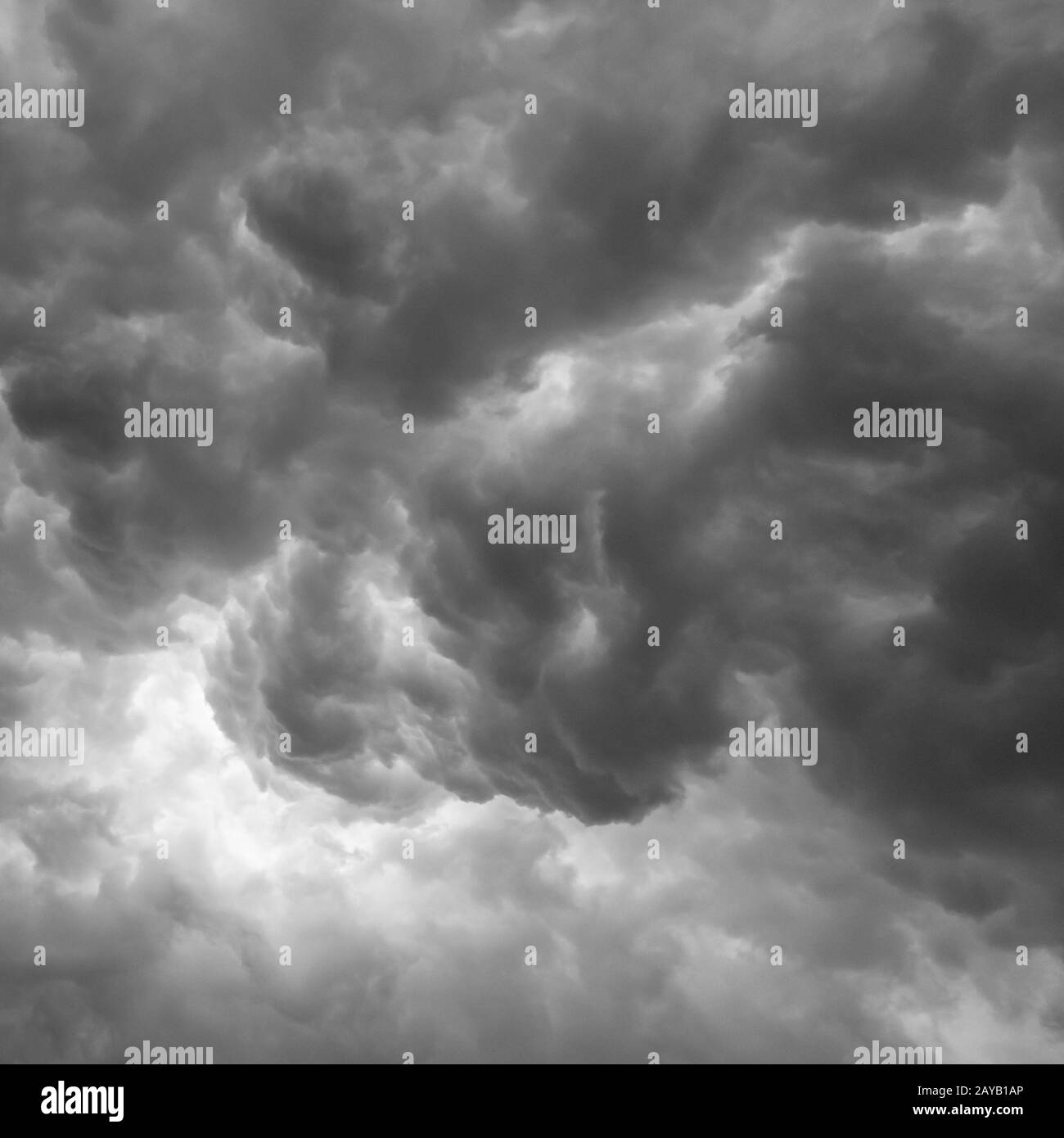 Dunkle Wolken als Hintergrund Stockfoto