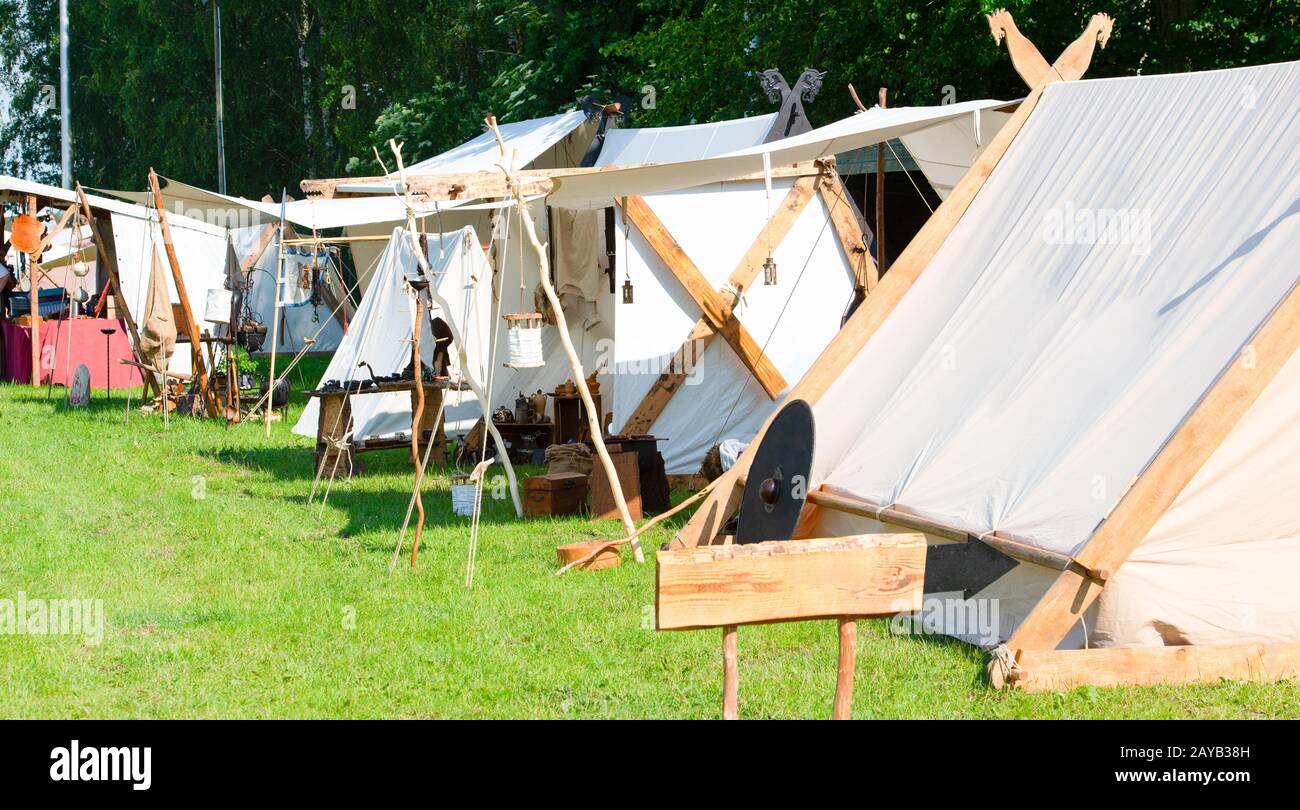 Zeltlager und Marktstand bei einem mittelalterlichen Spektakel Stockfoto