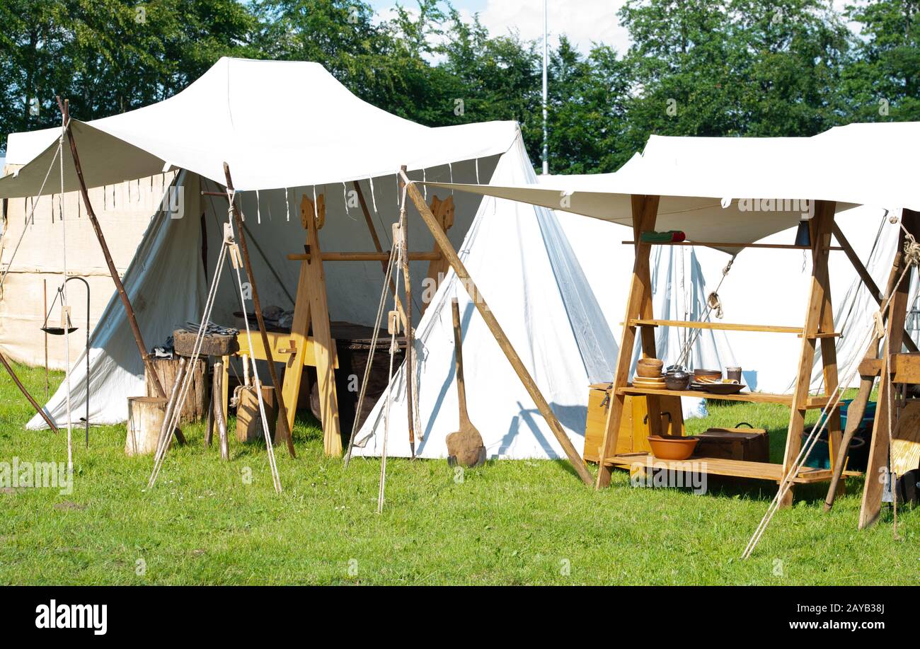 Zeltlager und Marktstand bei einem mittelalterlichen Spektakel Stockfoto