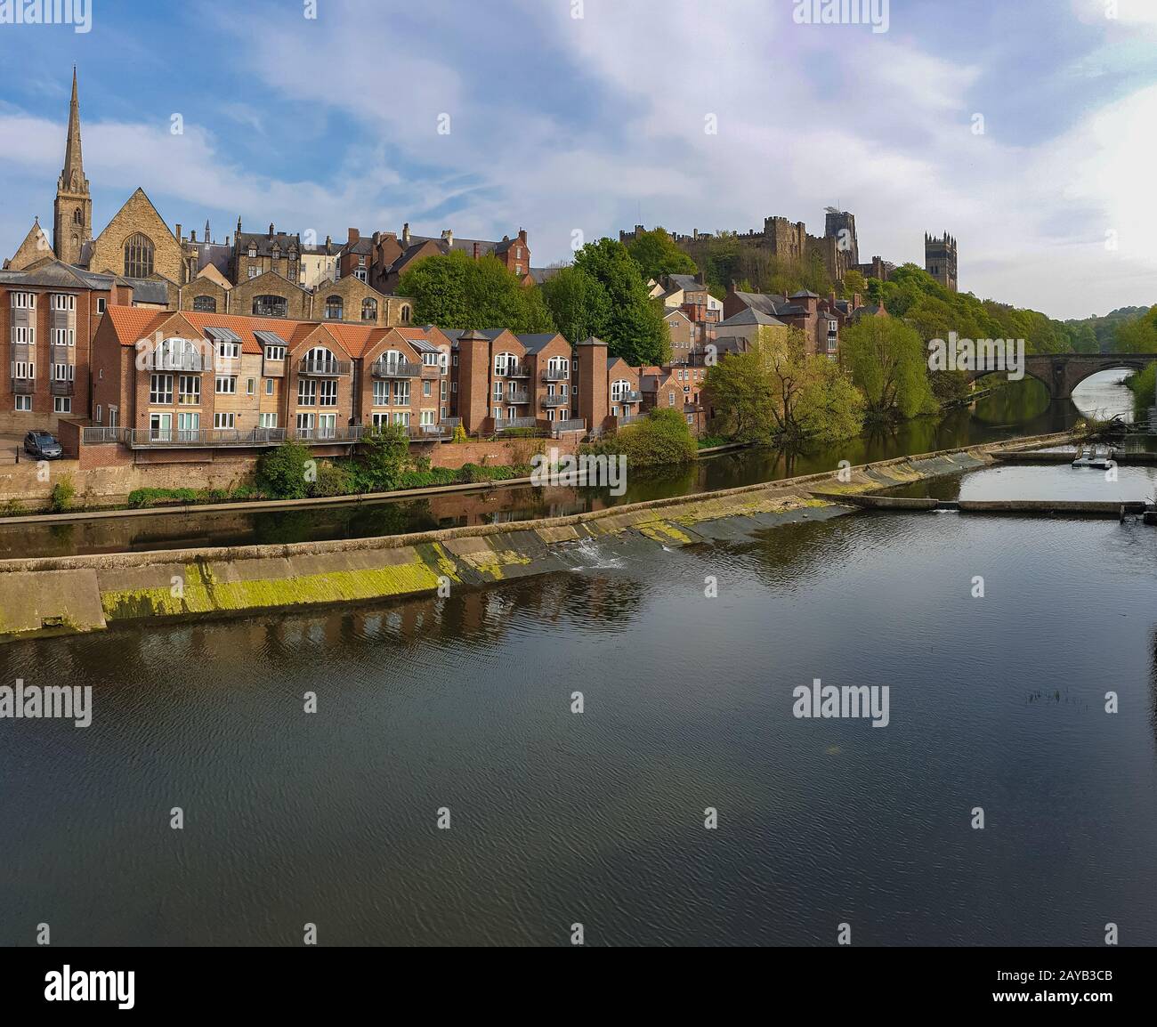 Traditionelle Gebäude am Ufer des River Wear, Durham, England Stockfoto