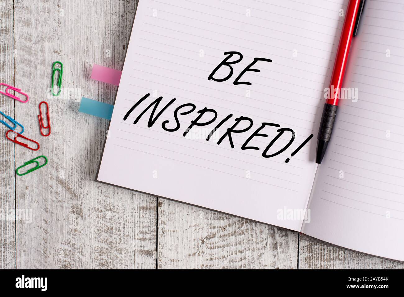 Konzeptionelle Handschreiben, die zeigen, lassen Sie sich inspirieren. Geschäftliche Fotos füllen jemanden mit Drang oder Fähigkeit, etwas zu tun oder zu fühlen Stockfoto