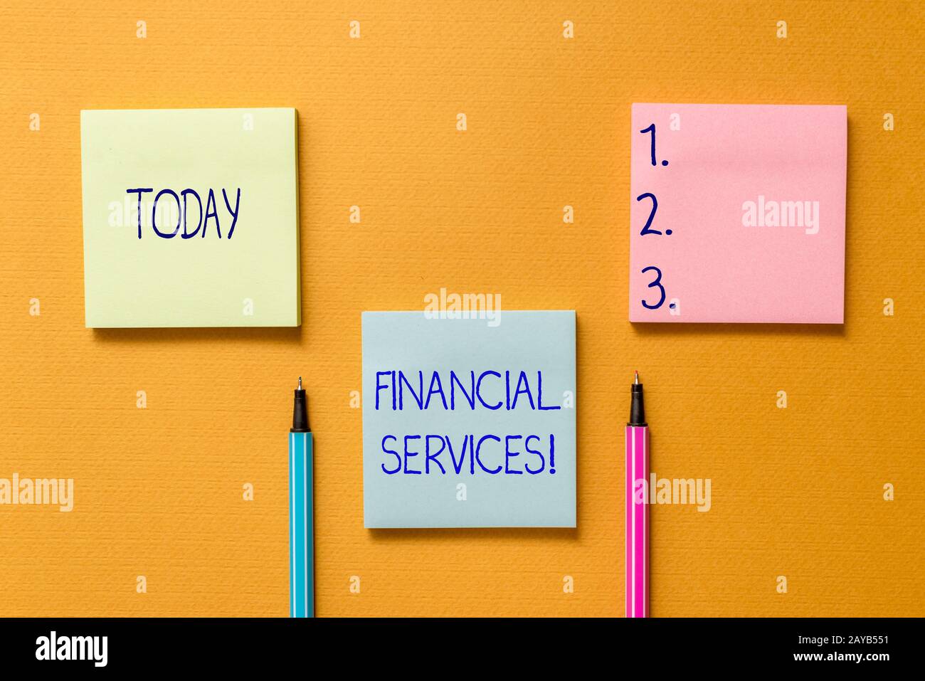 Konzeptionelles Handschreiben, das Financial Services zeigt. Geschäftsfoto mit einer Präsentation von Geld- und Investitionsleasing-Leihaktien-Broker Stockfoto