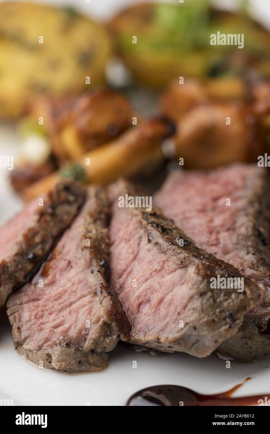 Steakscheiben mit Chantiellen Stockfoto