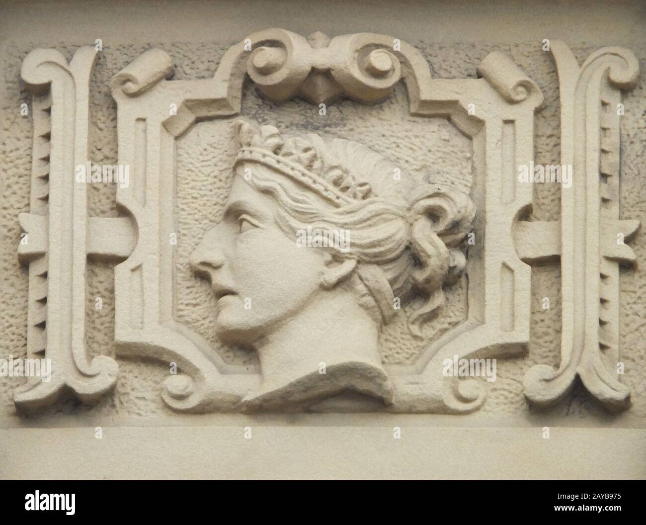 Steinreliefschnitzerei der Königin victoria an einem alten Gebäude Stockfoto