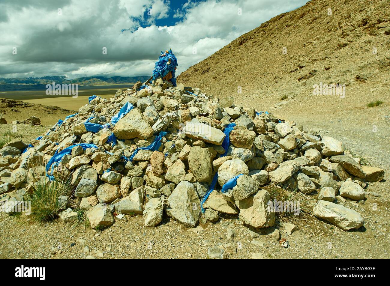 Mongolischer Ovoo, Pass im Mainstream Zavkhan Rive Stockfoto