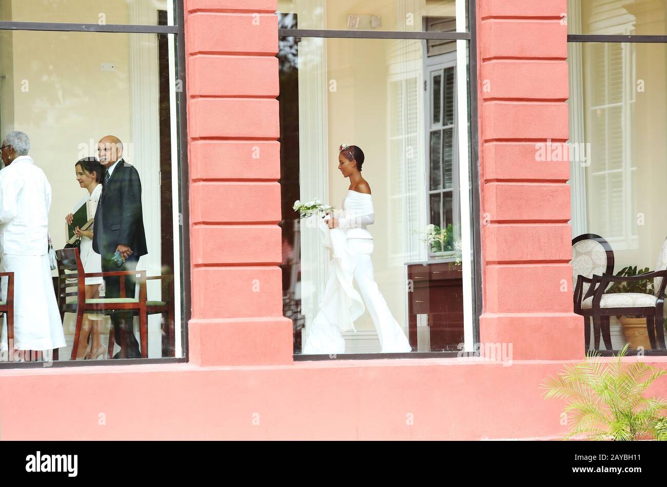 Port OF SPAIN, TRINIDAD - 14. FEBRUAR: Blick vom Innenhof in die Hochzeitsfeier der Soca-Tonkünstler Machel Montato und Renee Butcher im Histo Stockfoto