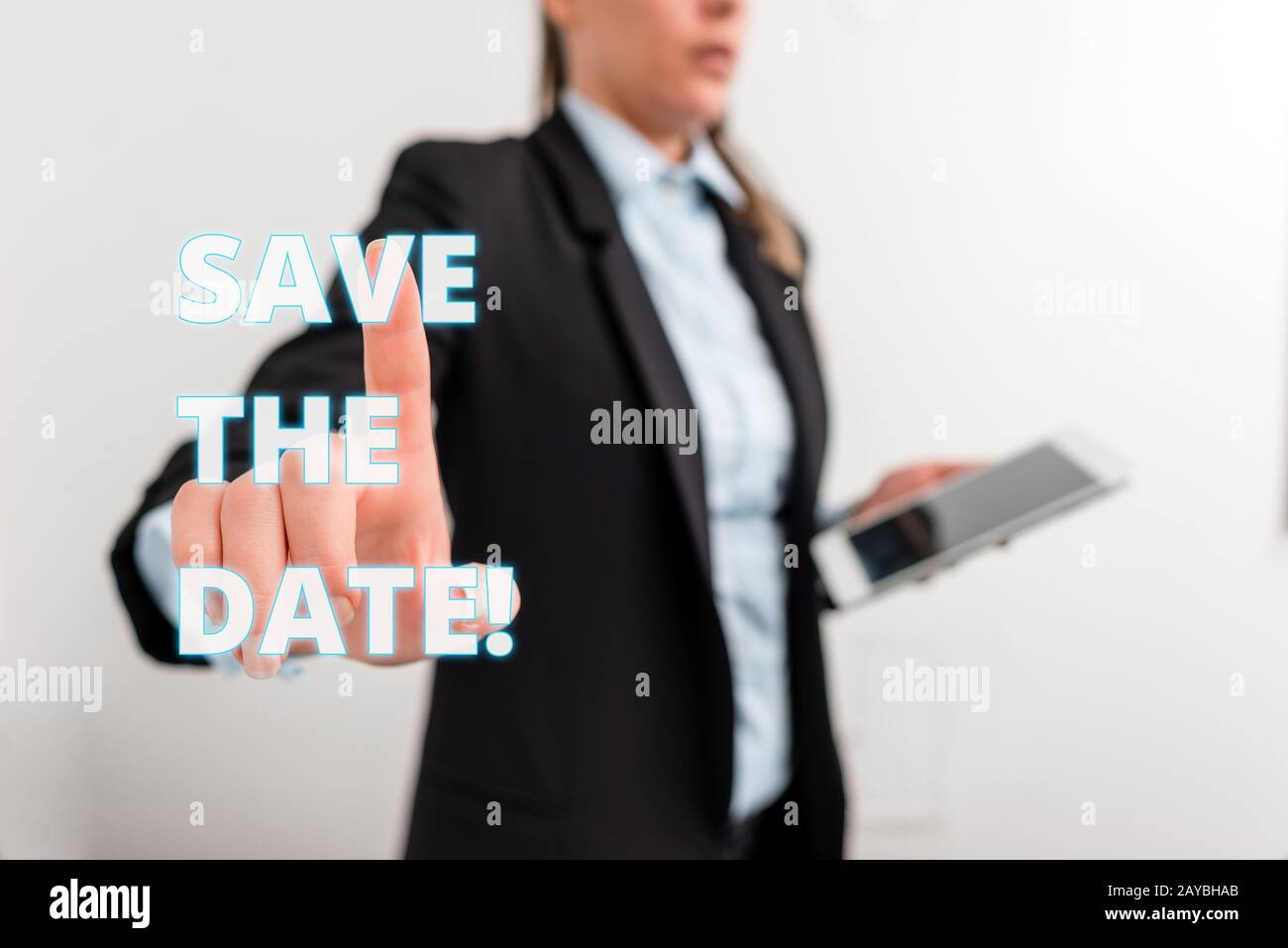 Konzeptionelle Handarbeit mit der Anzeige "Datum speichern". Business Foto Text organisieren Veranstaltungen gut machen Tag Special Event Veranstalter Digi Stockfoto