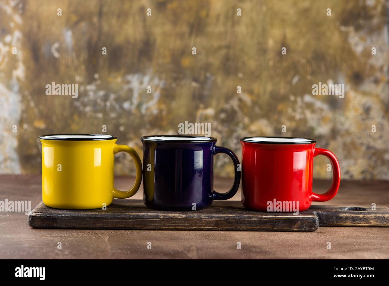 Bunte Keramik Becher Stockfoto