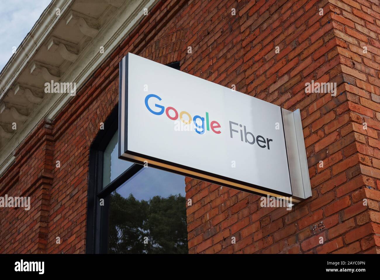 RALEIGH, NC/USA - 09-04-2019: Google Fiber Offices in Raleigh, NC, die sich auf die Installation von Glasfaserkabel für hohe Geschwindigkeit in konzentriert Stockfoto