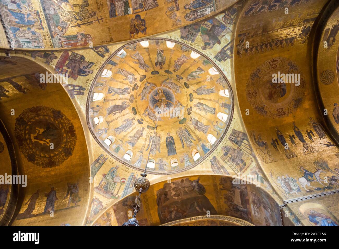 Innenansicht der Basilika di San Marco in Venedig Stockfoto