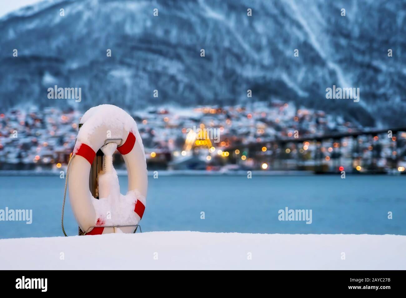 Rettungsschwimmer im Schnee bedeckt Stockfoto