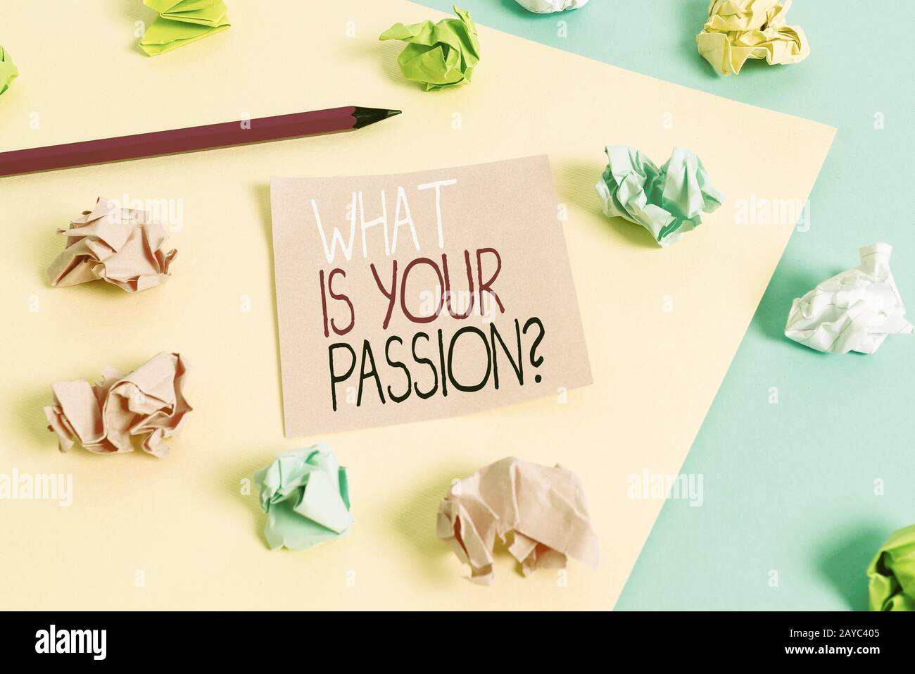 Schreiben Sie einen Hinweis, der zeigt, was Ihre Passionsfrage ist. Geschäftsfoto mit der Frage nach seinem starken und kaum kontrollierbaren Em Stockfoto