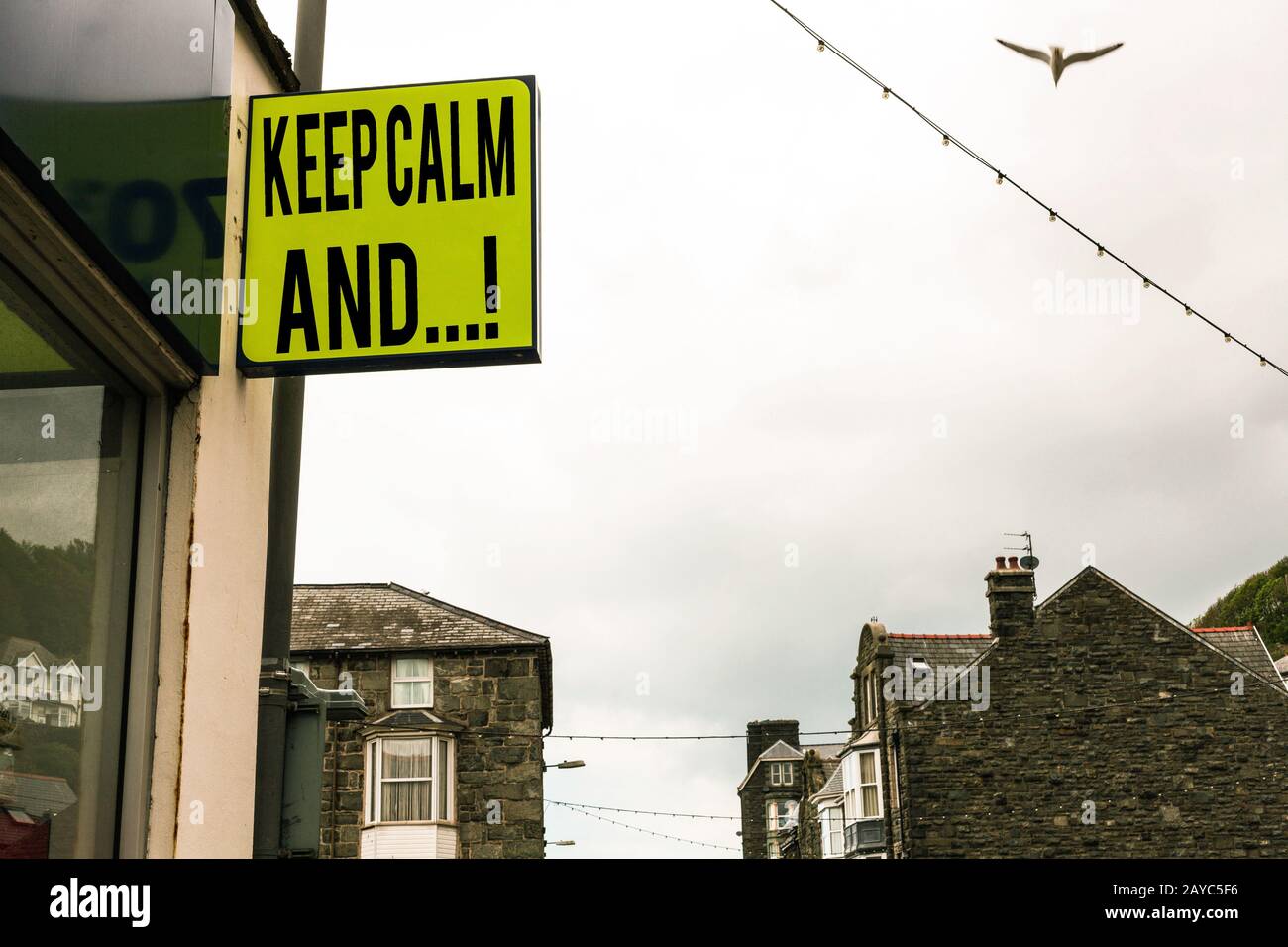 Schreiben Sie einen Hinweis, der zeigt, dass Sie ruhig bleiben und. Geschäftsfoto mit Motivationsplakat des Green-Anzeigenrates der britischen Regierung Stockfoto