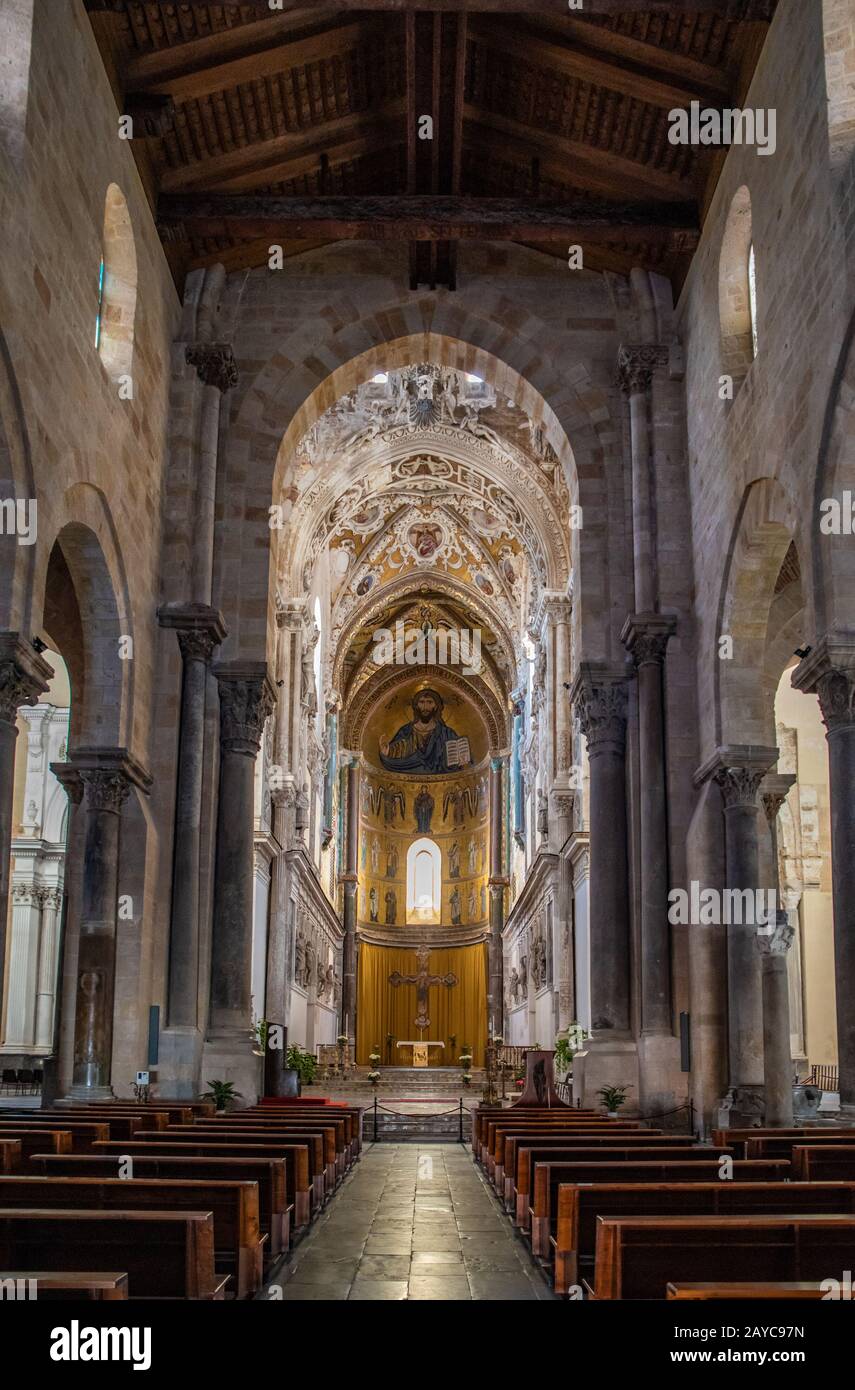 Innenraum der Cathedral-Basilica von Cefalu, Sizilien, Italien Stockfoto