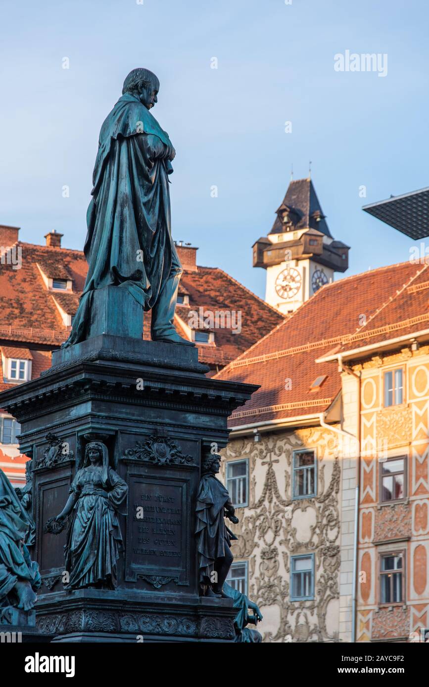 City Square. Bemalte Fassaden und der Turm in der Altstadt von Graz, Österreich Stockfoto
