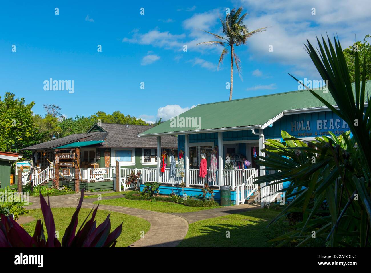 Kleine Geschäfte und Boutiquen in Hanalei am nördlichen Ende der hawaiischen Insel Kauai, Hawaii, USA. Stockfoto