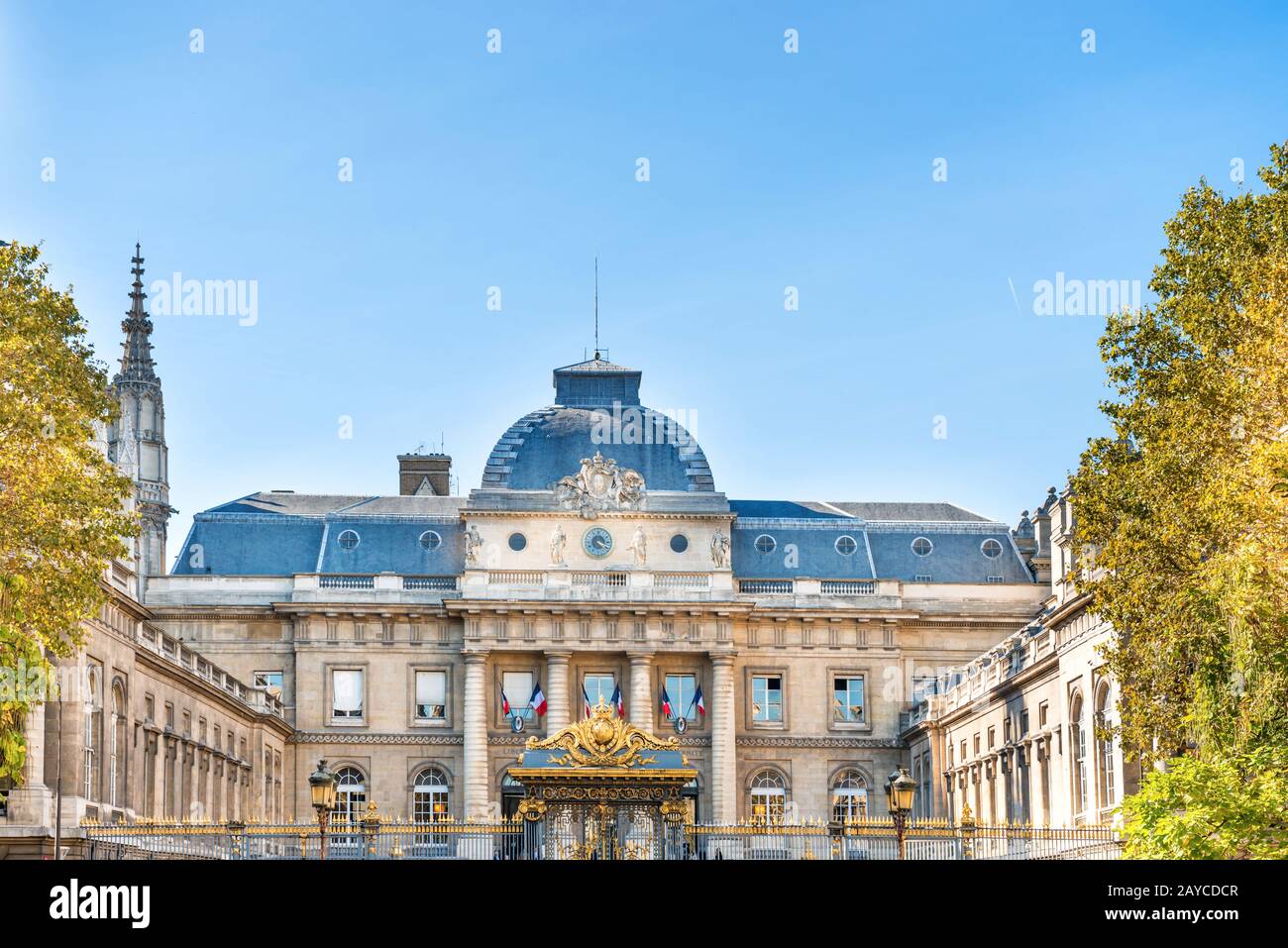 Blick auf das Palais de Justice Gebäude in Paris Stockfoto