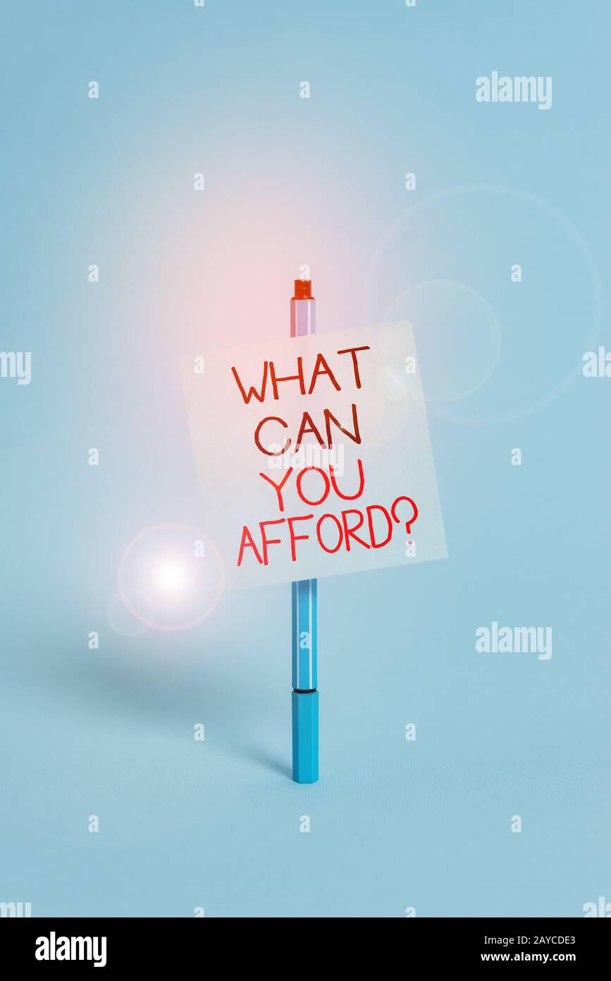 Textzeichen mit der Option "was können Sie sich leisten?" Konzeptfoto geben Sie uns Ihre Budgetverfügbarkeit von Geld Ballpoint Blank Farbe Stockfoto
