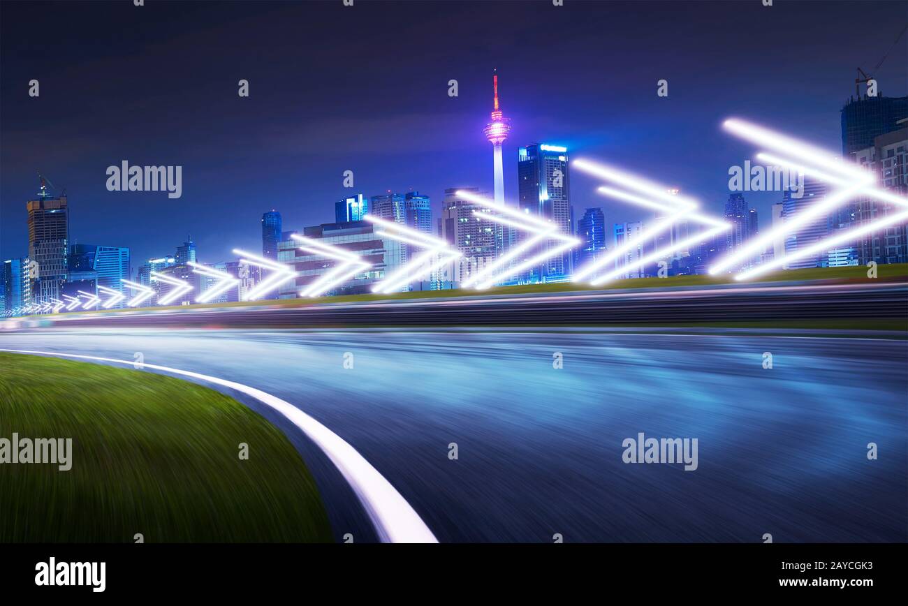 Unscharfe Rennbahn mit Hintergrund der Skyline der Stadt Stockfoto