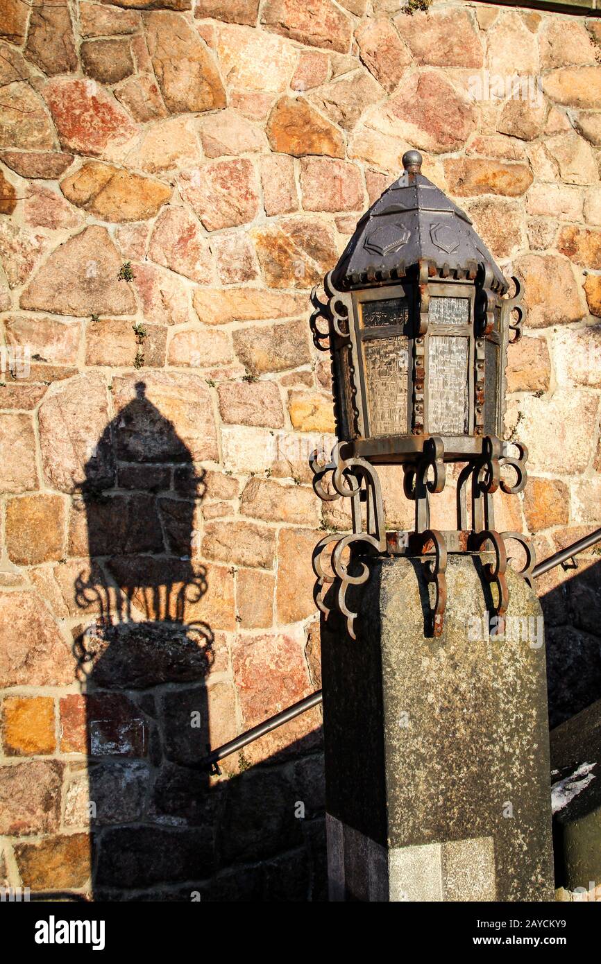 Eine rustikale Parkleuchte mit Kunstglas Stockfoto