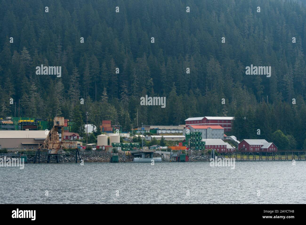 Blick auf die Greens Creek Mine im Hawk Inlet, abseits der Chatham Strait, Alaska, USA. Stockfoto