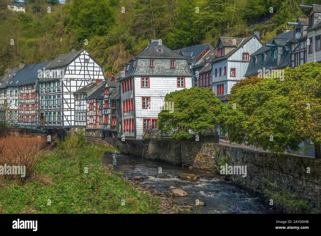 Häuser entlang der Rur, Monschau, Deutschland Stockfoto