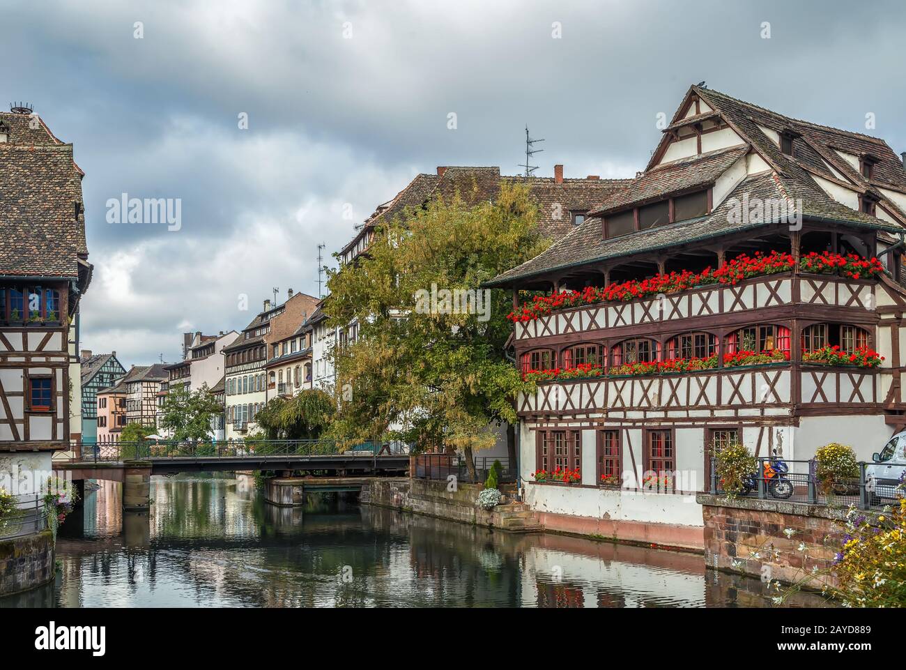 Böschung des Flusses Ill, Straßburg Stockfoto