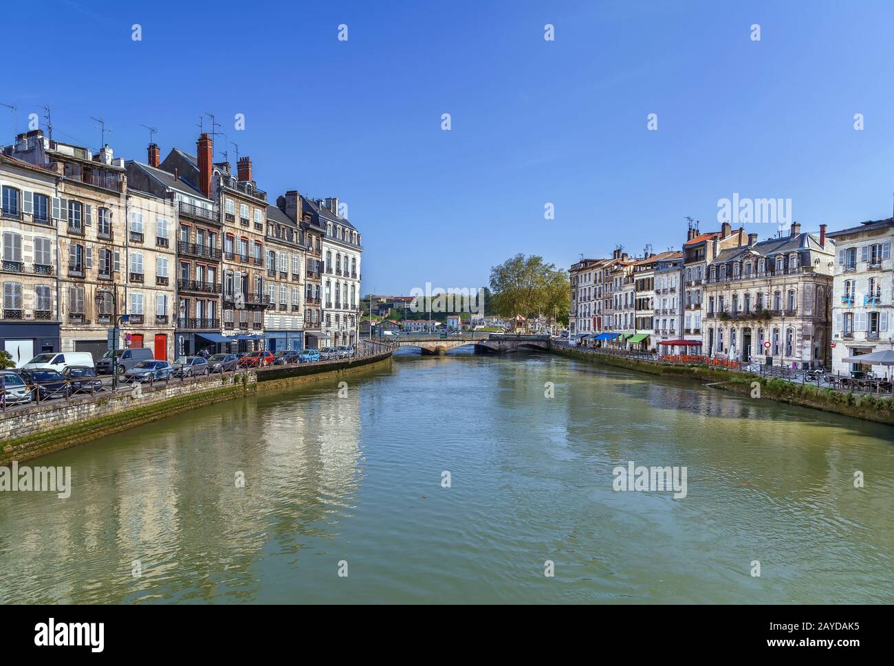 Nive Flussdamm in Bayonne, Frankreich Stockfoto