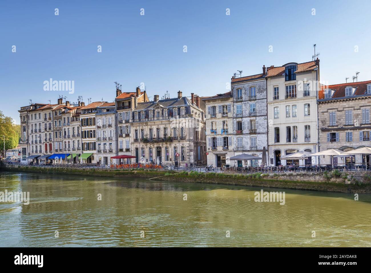 Nive Flussdamm in Bayonne, Frankreich Stockfoto