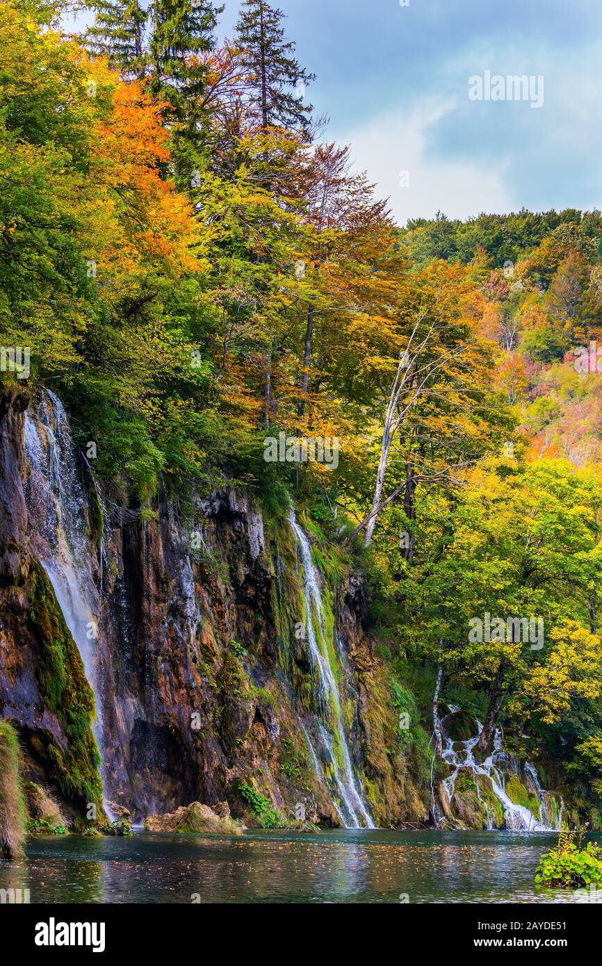 Mehrere malerische Wasserfälle Stockfoto