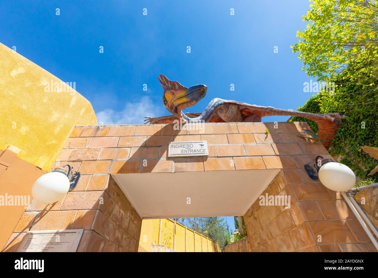 Sucre Bolivia kreidepark Dinosaurier über dem Eingang Stockfoto