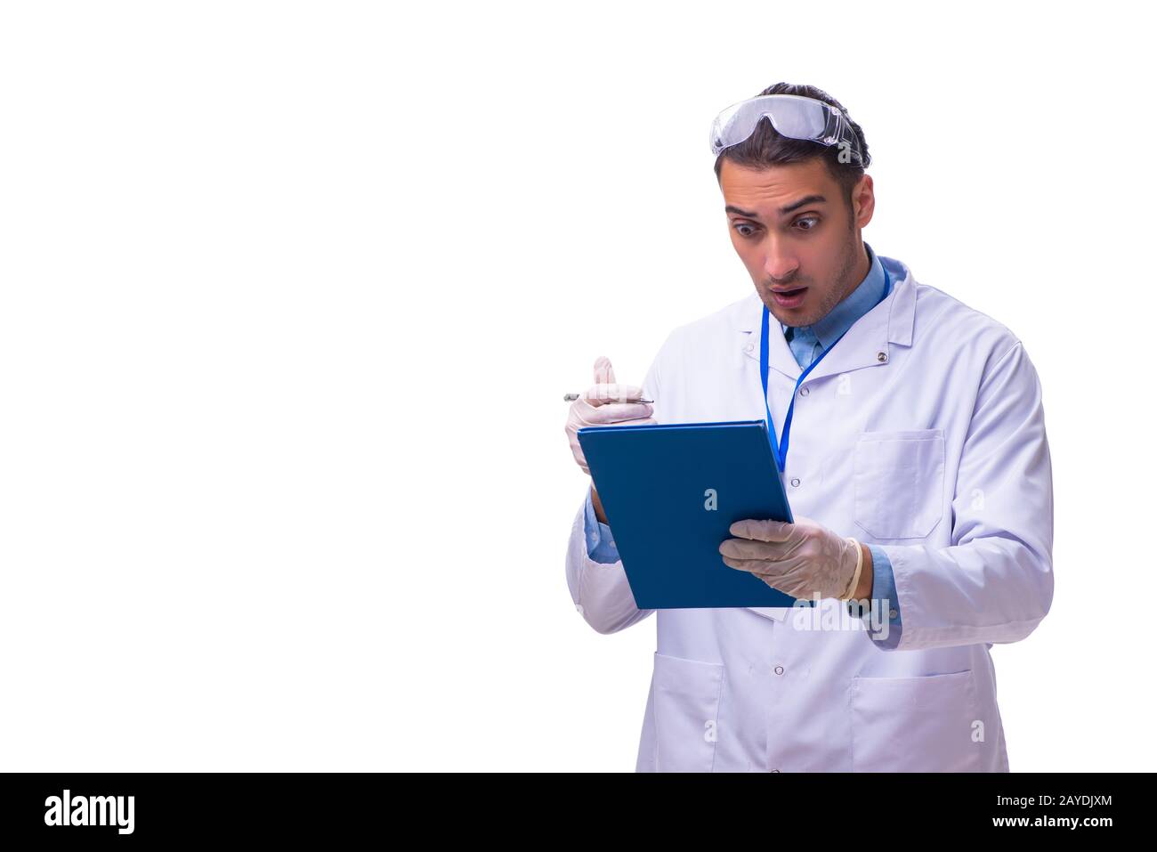 Junge männliche Arzt mit Noten isoliert auf weißem Stockfoto