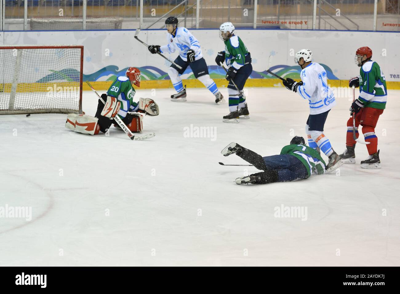 Orenburg, Russland - 5. April 2017 Jahr: Männer spielen Hockey im Eishockey-Turnier Challenge Cup Stockfoto