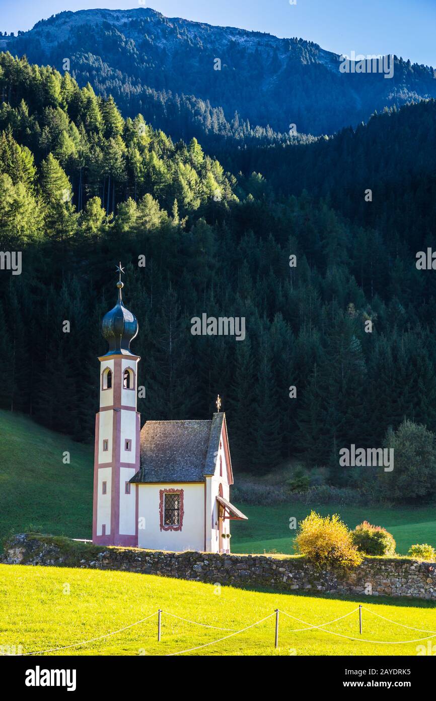 Die Kirche Santa Maddalena in Tyrol Stockfoto