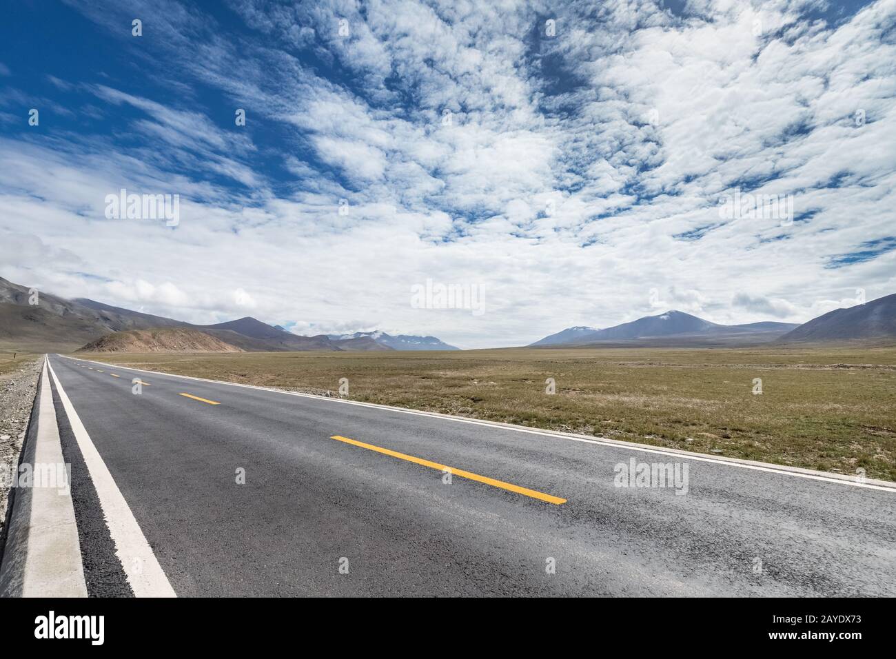 Hintergrund der Touristenstraße auf dem qinghai-tibet-plateau Stockfoto