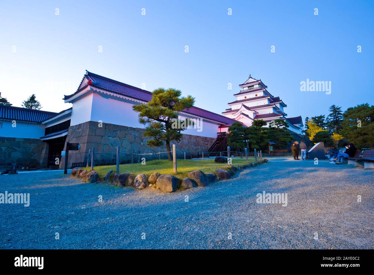 Burg Tsuruga mit Licht in der Stadt Aizu wakamatsu, Fukushima, Tohoku, Japan. Stockfoto