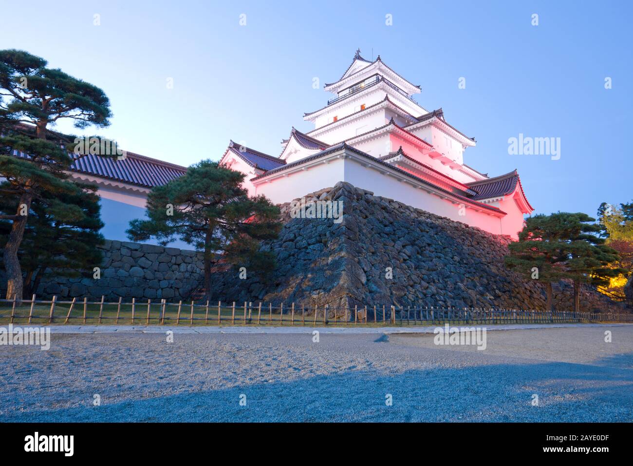 Burg Tsuruga mit Licht in der Stadt Aizu wakamatsu, Fukushima, Tohoku, Japan. Stockfoto