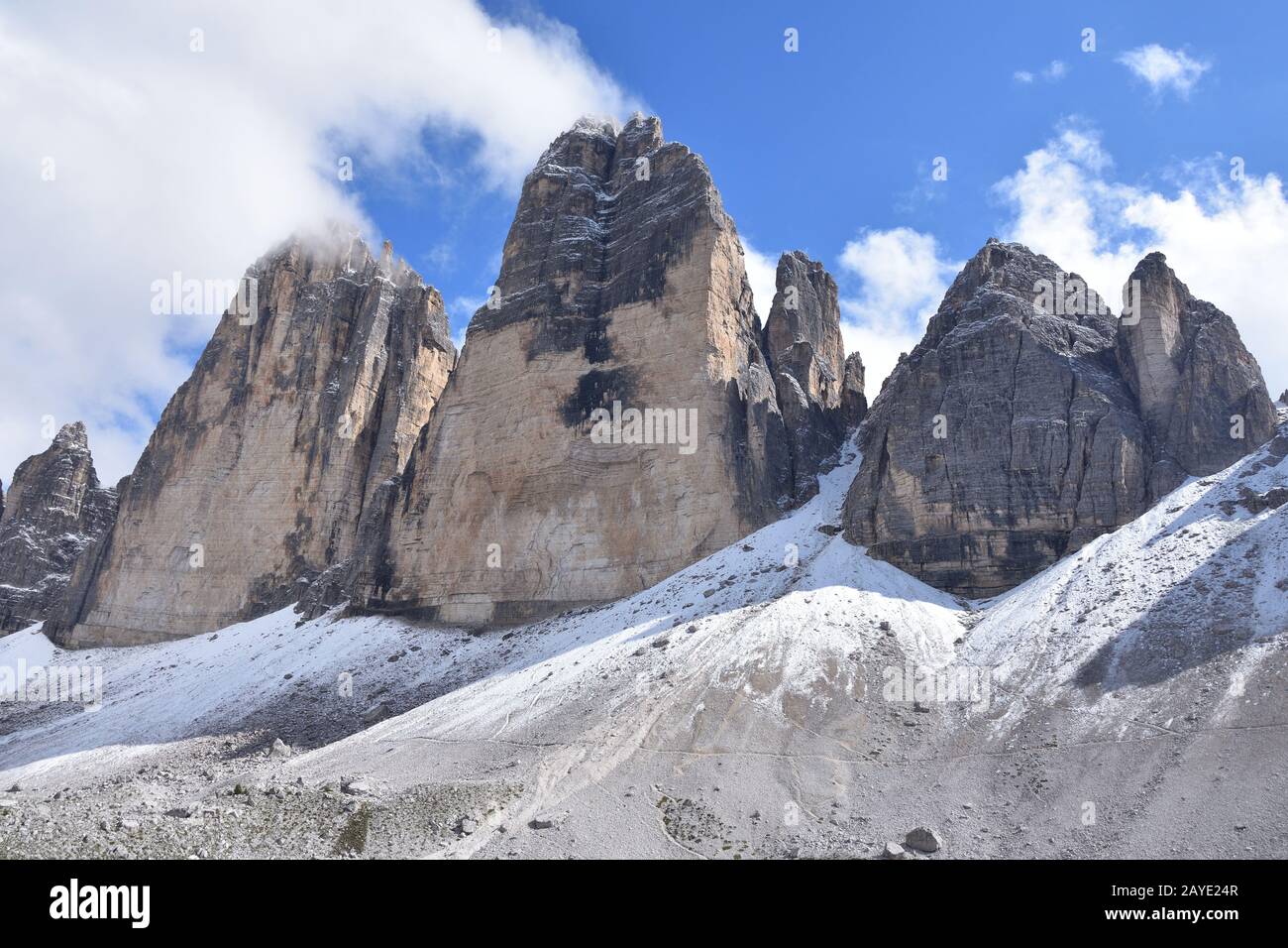 Tre Cime di Lavaredo mit Schnee Stockfoto