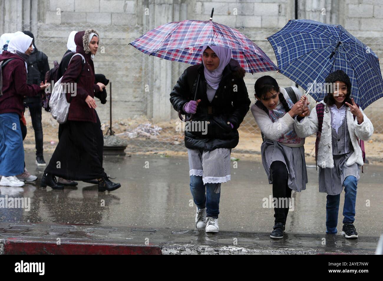 Am 9. Februar 2020 regnete es im Flüchtlingslager Rafah im südlichen Gazastreifen. Foto von Abed Rahim Khatib Stockfoto