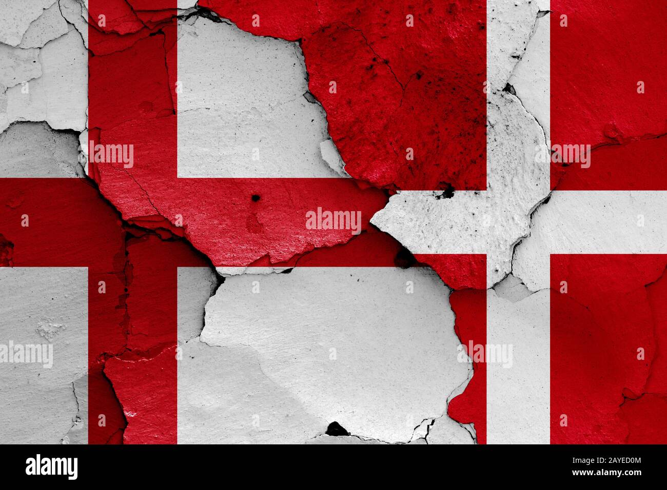 Flagge von England und Dänemark malte auf Risse an der Wand Stockfoto