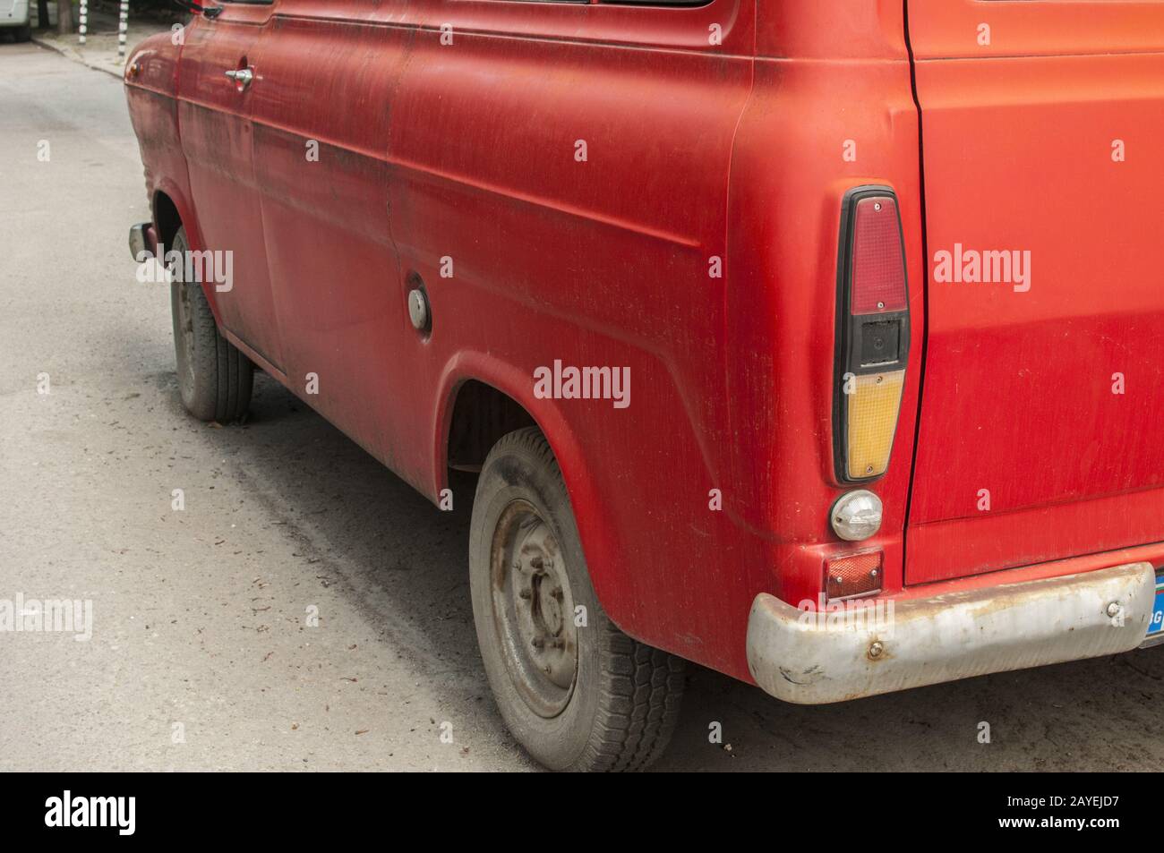 Die Rückseite des Old Red vintage van closeup Stockfoto