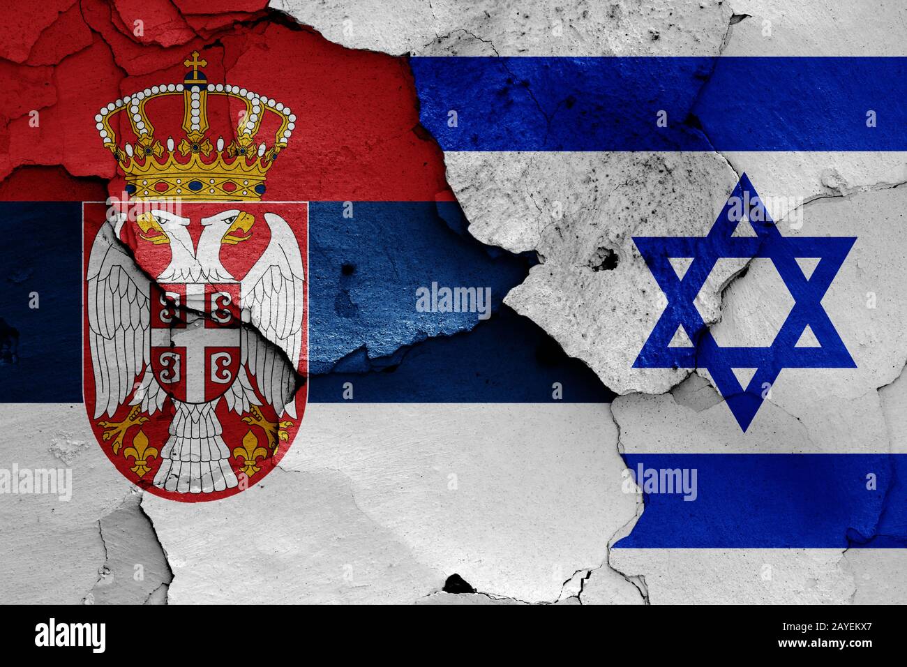 flaggen-serbien-und-israel-malte-auf-risse-an-der-wand-2ayekx7.jpg
