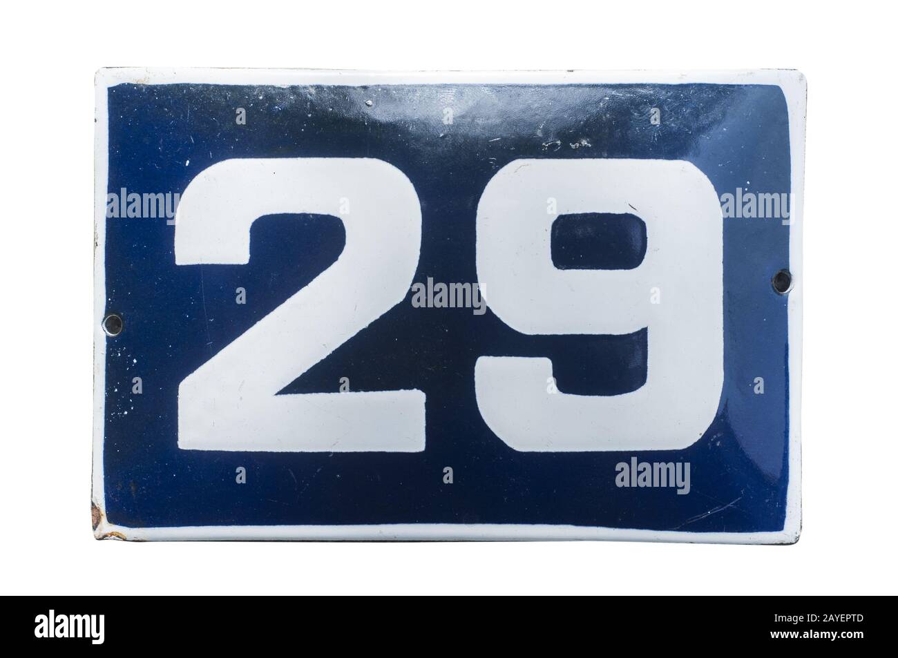 Verwittertes, quadratisches Metall-Emailliertes Schild mit der Nummer der Straßenadresse mit der Nummer 29 Closeup Isol Stockfoto