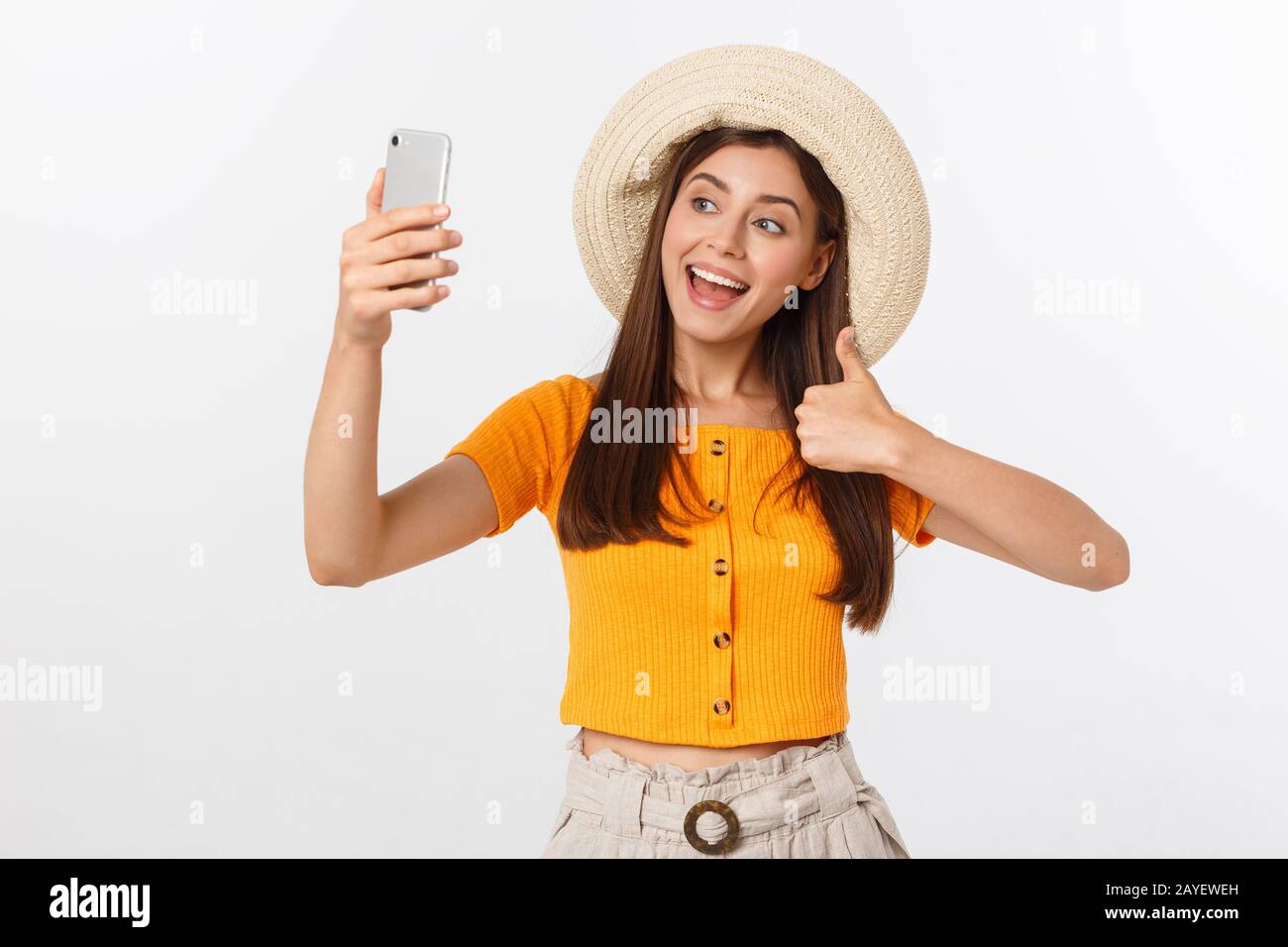 Junge kaukasier Frau genießen die selfie mit sich selbst isoliert auf weißem Hintergrund Sommer reisen Konzept. Stockfoto