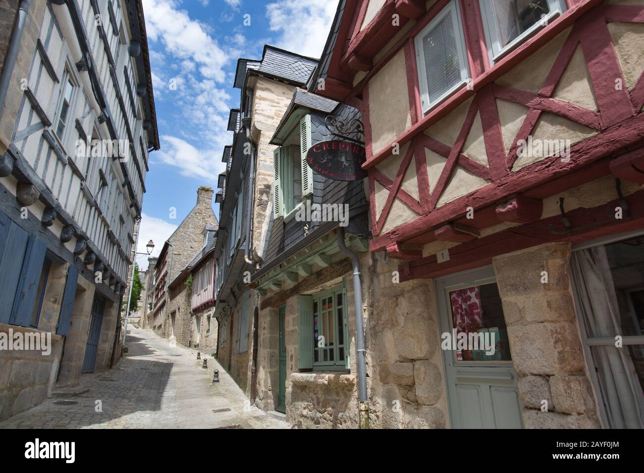 Stadt Quimper, Frankreich. Malerischer Blick auf die historische Holzrahmenarchitektur in der Rue du Lycee von Qumiper. Stockfoto