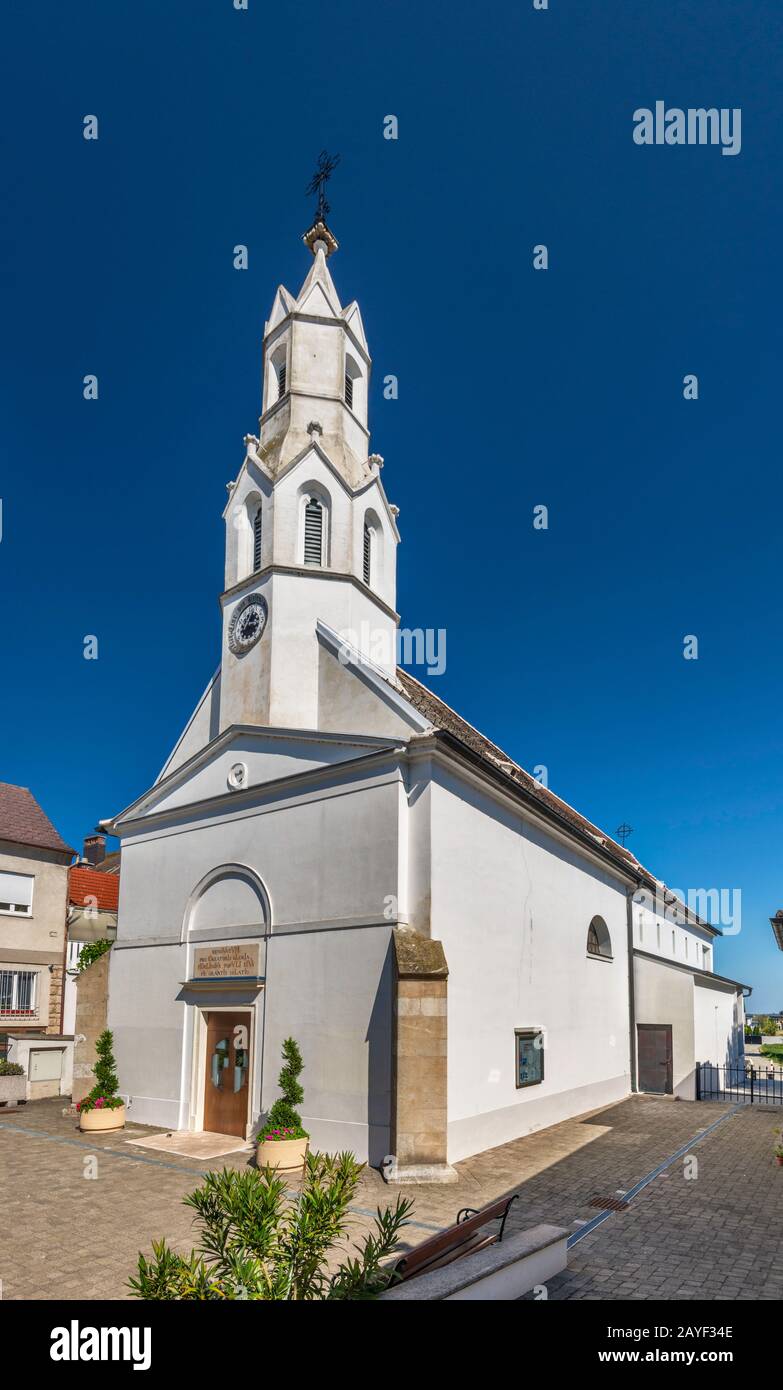Kreuzigungskirche (Pfarrkirche zur Kreuzerhohung), katholische Kirche in Morbisch am See, Neusiedler See, im burgenländischen, österreichischen, mitteleuropäischen Raum Stockfoto
